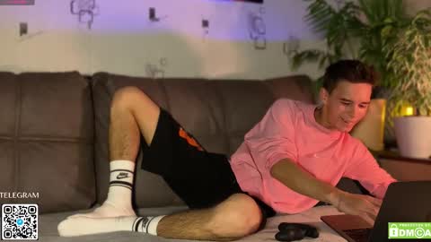 Snapshot of barney_kevin chatting on September 27, 7:12 pm Fansly Barney and Kevin T online show from September 27, 7:12 pm