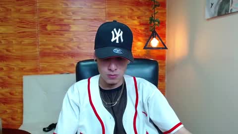 Bastian online show from December 28, 4:19 am