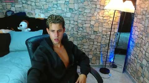 Bastian online show from April 18, 8:42 pm