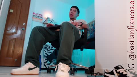Snapshot of bastian_franco01 chatting on December 3, 4:46 am Bastian Independent Model online show from December 3, 4:46 am