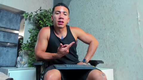 Snapshot of bastian_franco01 chatting on October 5, 1:09 am Bastian Independent Model online show from October 5, 1:09 am