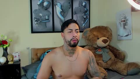 Snapshot of bastian_jones1 chatting on February 16, 10:21 pm bastian_jones1 online show from February 16, 10:21 pm