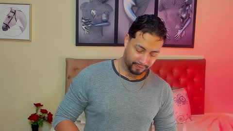 Snapshot of bastian_jones1 chatting on December 22, 10:06 am bastian_jones1 online show from December 22, 10:06 am