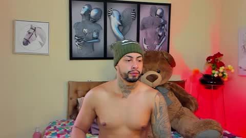 Snapshot of bastian_jones1 chatting on February 1, 7:23 pm bastian_jones1 online show from February 1, 7:23 pm