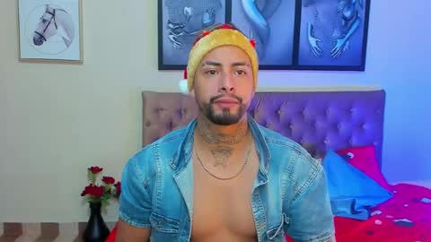 Snapshot of bastian_jones1 chatting on December 28, 7:00 am bastian_jones1 online show from December 28, 7:00 am