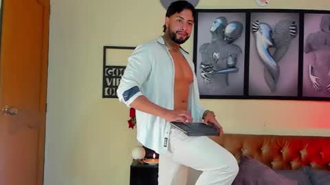 Snapshot of bastian_jones1 chatting on February 27, 5:24 am bastian_jones1 online show from February 27, 5:24 am
