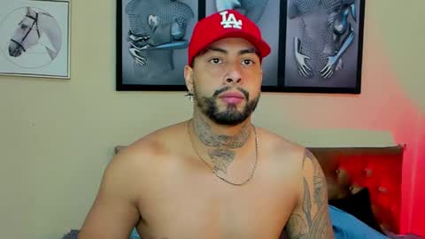 Snapshot of bastian_jones1 chatting on February 9, 8:34 pm bastian_jones1 online show from February 9, 8:34 pm