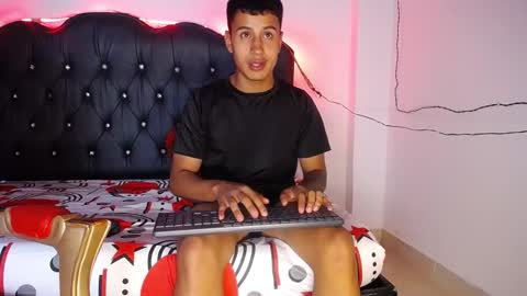 Snapshot of bastian_jonnes chatting on October 15, 2:41 am Bastian online show from October 15, 2:41 am