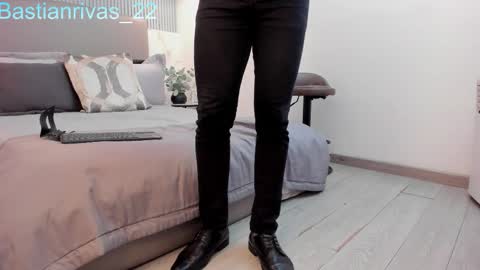 Snapshot of bastianrivas chatting on October 21, 12:08 pm Bastian. online show from October 21, 12:08 pm