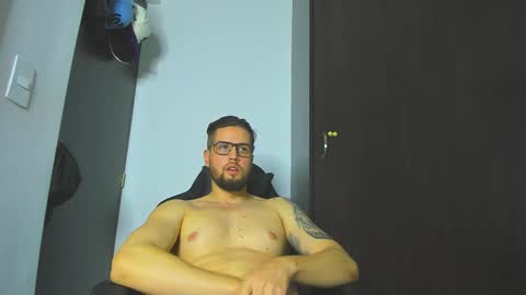 bastianwatson10 online show from November 10, 6:35 pm