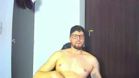 bastianwatson10 online show from November 11, 6:46 pm