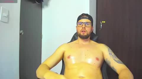 bastianwatson10 online show from November 19, 6:52 pm