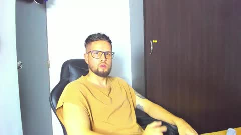 bastianwatson10 online show from November 7, 6:44 pm