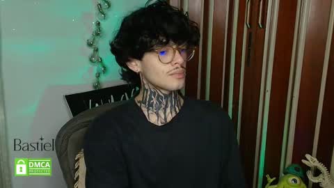 Snapshot of bastiel_ chatting on October 2, 2:04 am Bastiel online show from October 2, 2:04 am