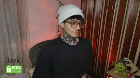 Snapshot of bastiel_ chatting on October 17, 2:48 am Bastiel online show from October 17, 2:48 am