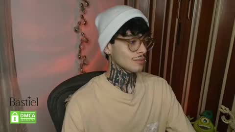 Snapshot of bastiel_ chatting on October 14, 1:12 am Bastiel online show from October 14, 1:12 am