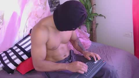 batmanhot7 online show from September 12, 9:26 pm