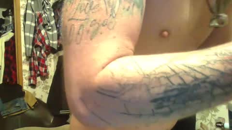 Snapshot of battlewolfxx chatting on January 19, 5:37 am battlewolfxx online show from January 19, 5:37 am