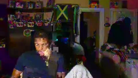 Snapshot of bb_colin chatting on February 3, 5:40 am bb_colin online show from February 3, 5:40 am