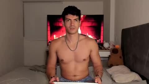 Snapshot of bbbeachboy chatting on October 8, 11:53 pm Valentino online show from October 8, 11:53 pm