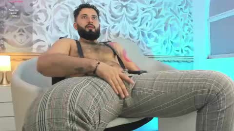 bear_mao_ online show from April 22, 11:37 am