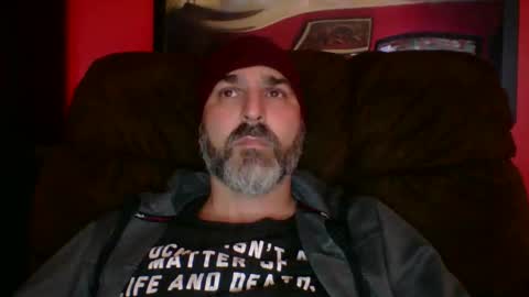 Snapshot of beardedambition chatting on October 9, 11:20 pm beardedambition online show from October 9, 11:20 pm