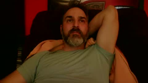 Snapshot of beardedambition chatting on October 14, 2:51 am beardedambition online show from October 14, 2:51 am