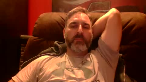Snapshot of beardedambition chatting on October 13, 2:39 am beardedambition online show from October 13, 2:39 am