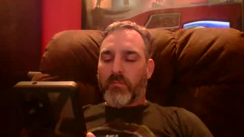 Snapshot of beardedambition chatting on October 2, 12:58 am beardedambition online show from October 2, 12:58 am