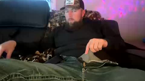 Snapshot of beardedstud4u chatting on October 10, 2:33 pm beardedstud4u online show from October 10, 2:33 pm