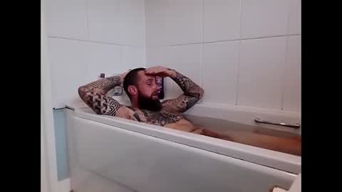 Snapshot of beardedtattedguy chatting on October 1, 3:38 pm beardedtattedguy online show from October 1, 3:38 pm