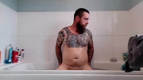 Snapshot of beardedtattedguy chatting on September 24, 3:43 pm beardedtattedguy online show from September 24, 3:43 pm