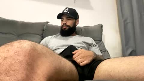 Snapshot of beardmax chatting on September 23, 5:18 am Min online show from September 23, 5:18 am