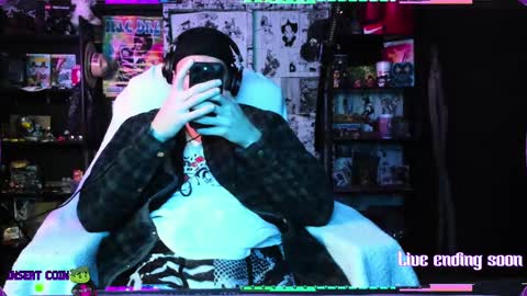 Snapshot of beastbxy chatting on December 18, 7:58 am beast bxy online show from December 18, 7:58 am