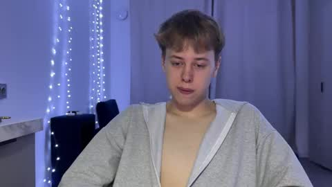 Snapshot of beeb0y chatting on October 11, 4:11 pm beeb0y online show from October 11, 4:11 pm