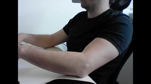 beenee3 online show from April 3, 8:55 am