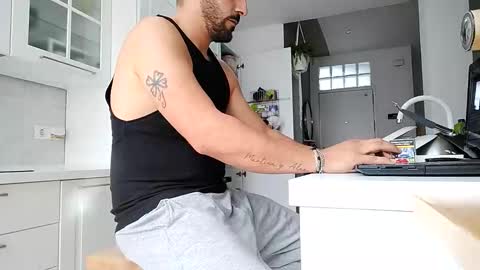 beerman198710 online show from October 31, 9:56 am