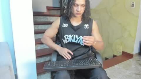 independent model online show from June 3, 11:32 pm