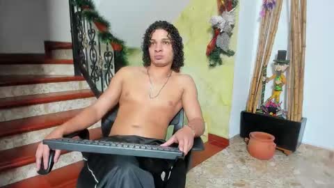 independent model online show from November 21, 2:21 am