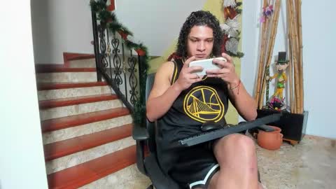 independent model online show from November 19, 2:00 am