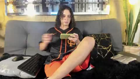 independent model online show from June 11, 4:54 am