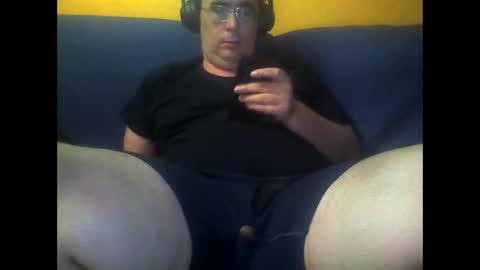 Snapshot of bender_35 chatting on January 7, 10:41 pm bender_35 online show from January 7, 10:41 pm