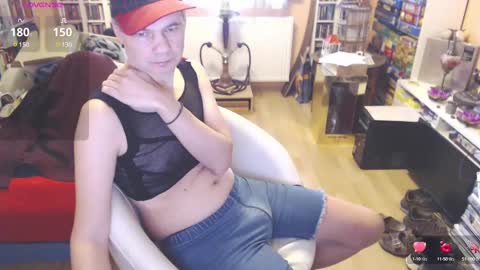 Snapshot of benijamin chatting on February 6, 12:16 pm benijamin online show from February 6, 12:16 pm
