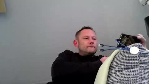 Snapshot of benizio_ chatting on March 3, 12:54 pm benizio online show from March 3, 12:54 pm