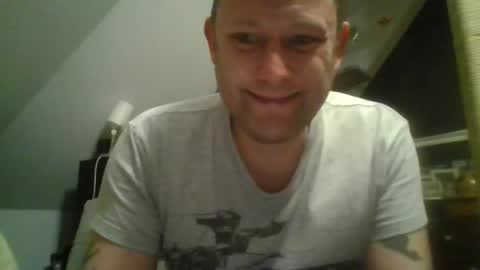 Snapshot of benizio_ chatting on January 7, 3:54 pm benizio online show from January 7, 3:54 pm