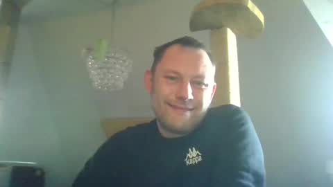 Snapshot of benizio_ chatting on December 30, 11:59 am benizio online show from December 30, 11:59 am