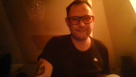 Snapshot of benizio_ chatting on February 12, 2:24 am benizio online show from February 12, 2:24 am