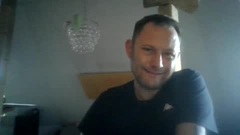 Snapshot of benizio_ chatting on January 24, 2:41 pm benizio online show from January 24, 2:41 pm