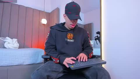 BENJAMIN online show from May 22, 3:00 am