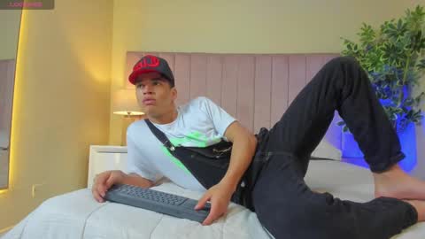 Snapshot of benjamin_more chatting on February 23, 12:47 am BENJAMIN online show from February 23, 12:47 am